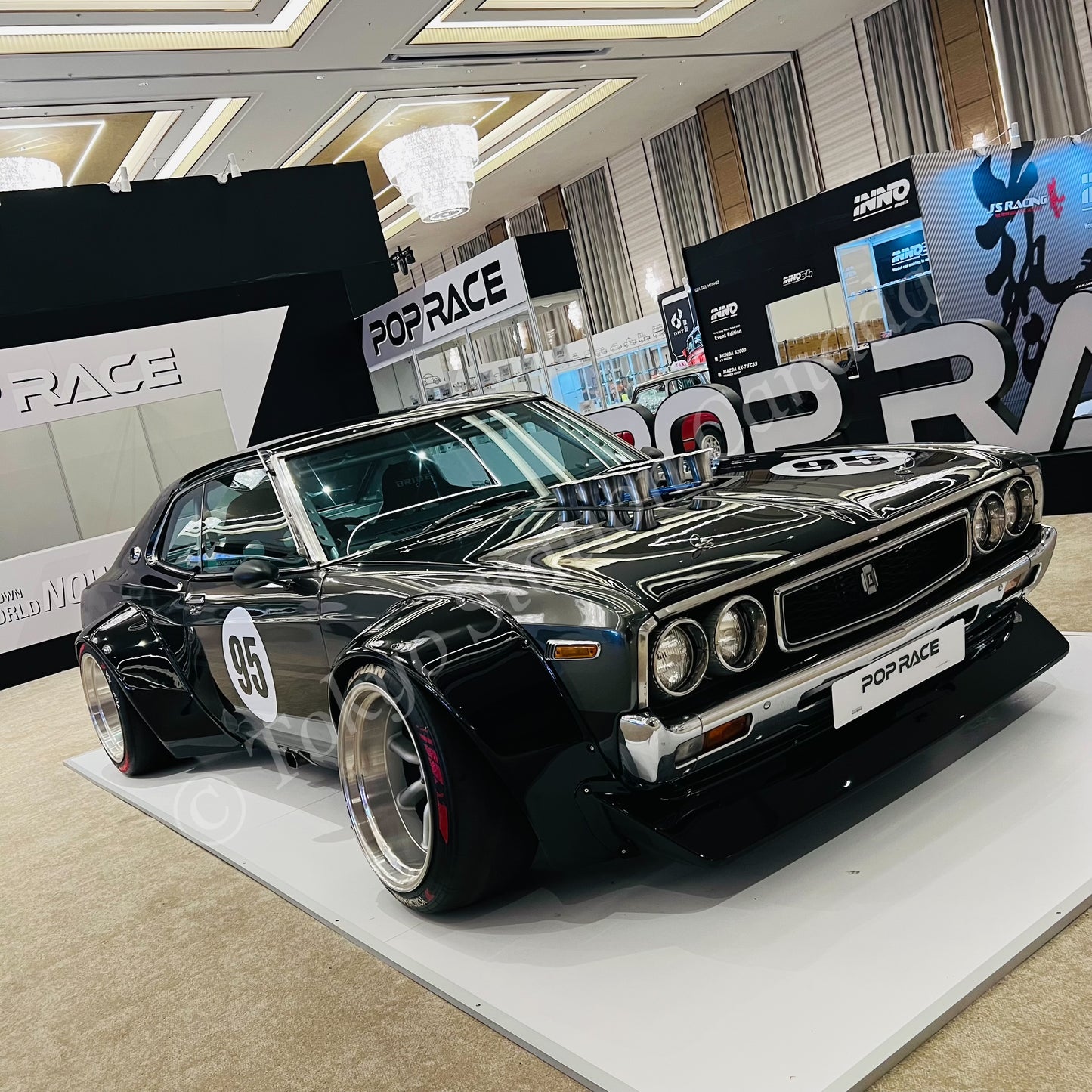 POPRACE 1/64 DATSUN LAUREL C130 and SKYLINE GT-R V8 DRIFT (HAKOSUKA) Special Box Set HONG KONG TOYCAR SALON 2025