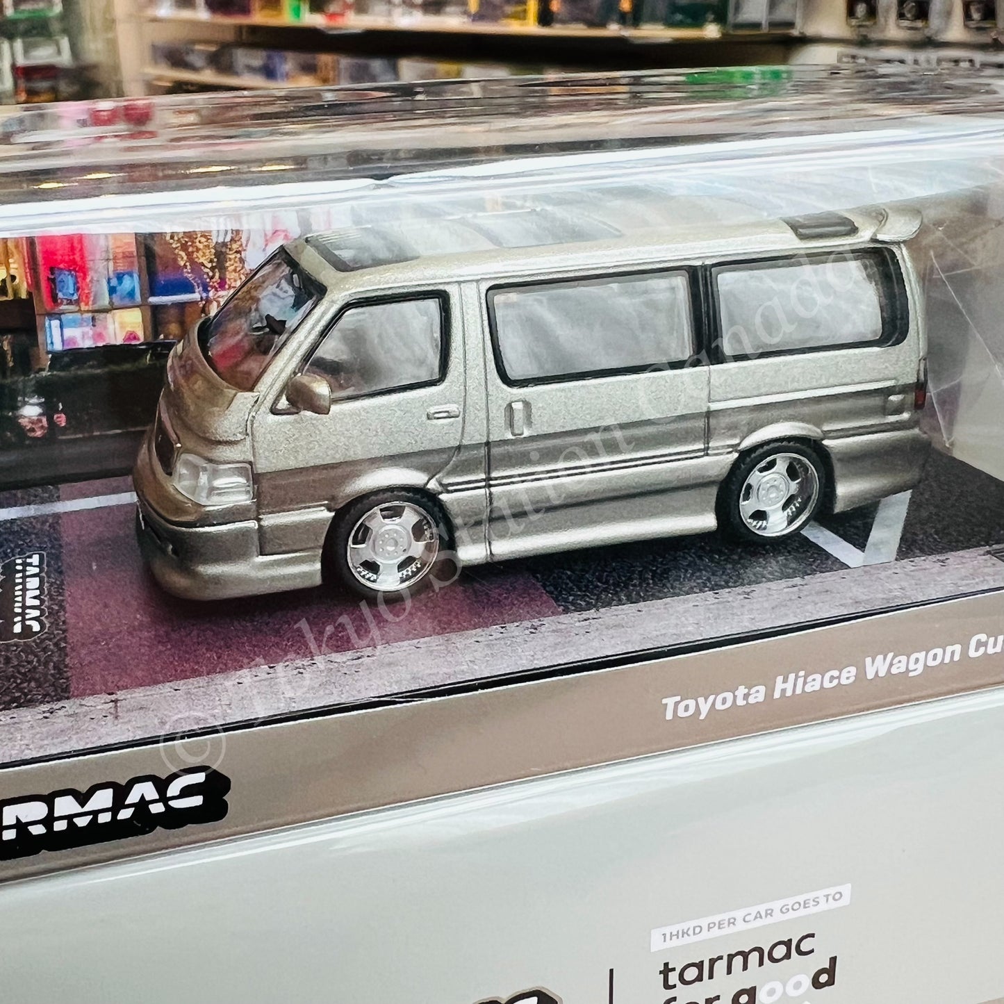 TARMAC WORKS ROAD64 1/64 Toyota Hiace Wagon Custom Silver / Brown T64R-078-BR
