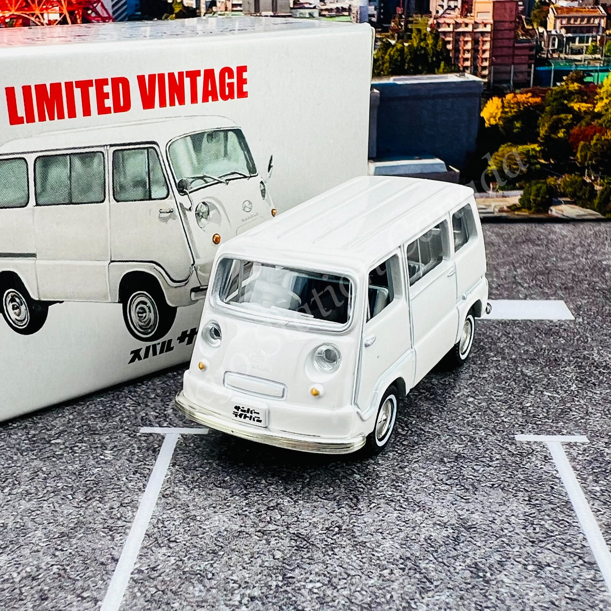 TOMYTEC TLV 1/64 SUBARU SAMBAR LV-27a – Tokyo Station