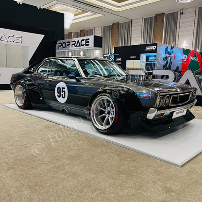 POPRACE 1/64 DATSUN LAUREL C130 and SKYLINE GT-R V8 DRIFT (HAKOSUKA) Special Box Set HONG KONG TOYCAR SALON 2025