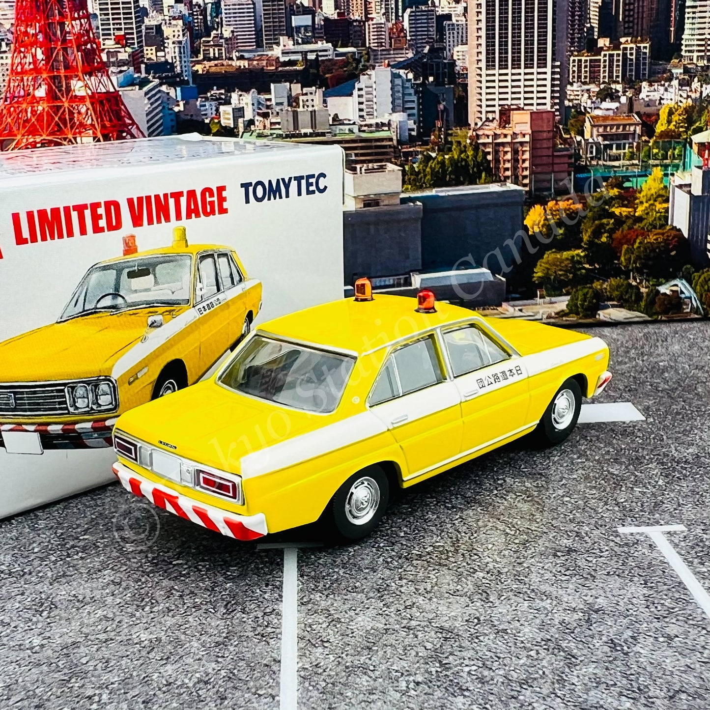 TOMYTEC TLV 1/64 NISSAN CEDRIC (Road Public Corporation Vehicle) lv-33a