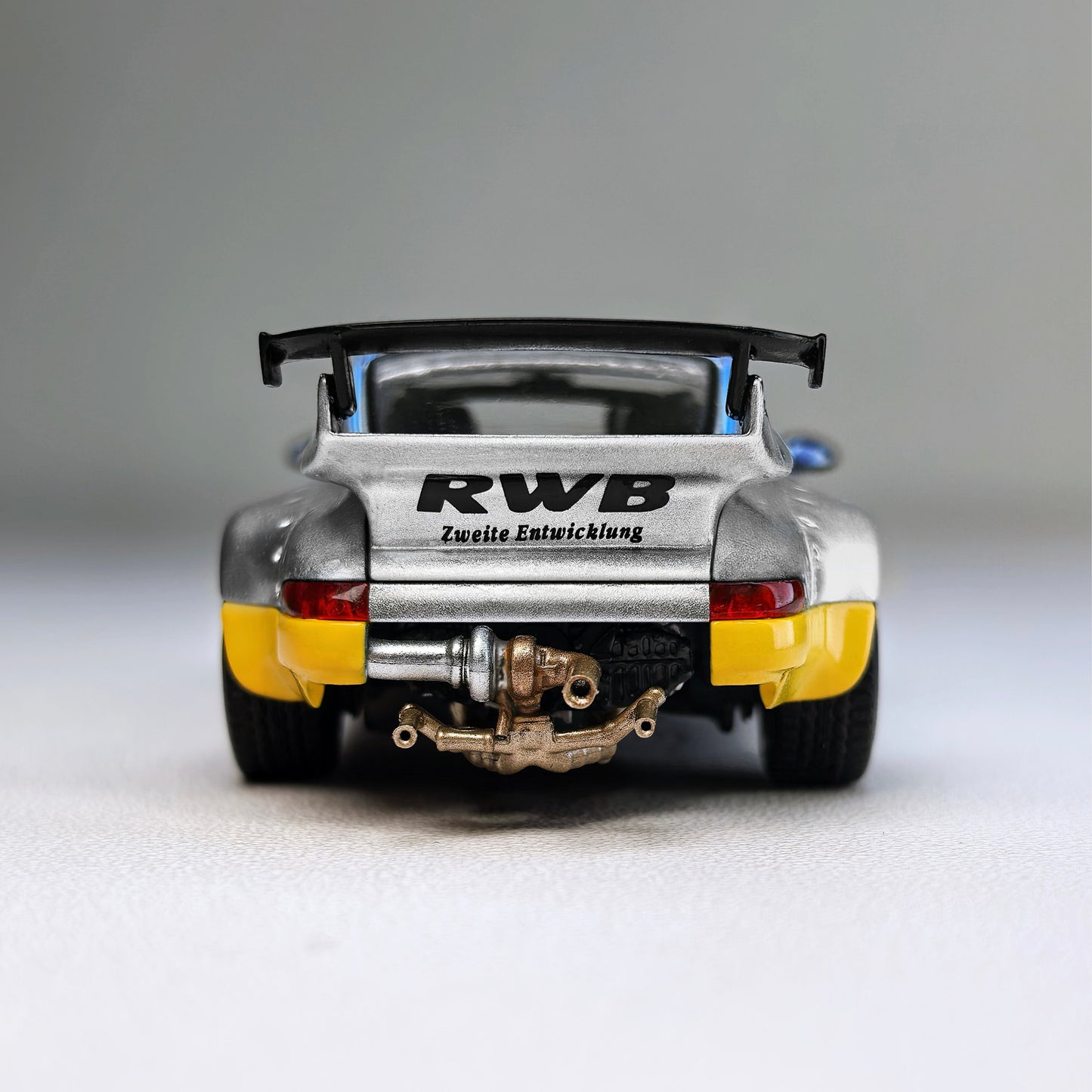MODELMODEL 1/64 RWB 964 Ichiban Boshi #7 MM64-RWB964-002