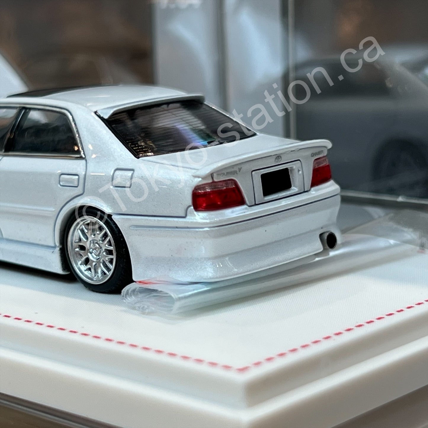 MODEL 1 1/64 Toyota Chaser JZX100 Custom Version Pearl White C33702