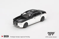 PREORDER MINI GT 1/64 BMW i7 xDrive60 Alpine White / Black Sapphire MGT00959-L (Approx. Release Date : Q2 2025 subject to manufacturer's final decision)