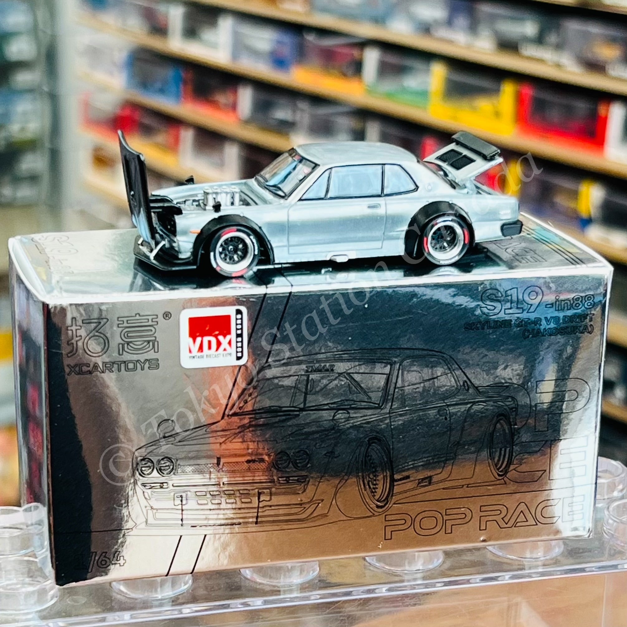 スカ Beverley’s Derrick & Patsy 送料無料 POP RACE 1/64 SKYLINE GT-R V8 DRIFT (HAKOSUKA) - RED/BLACK