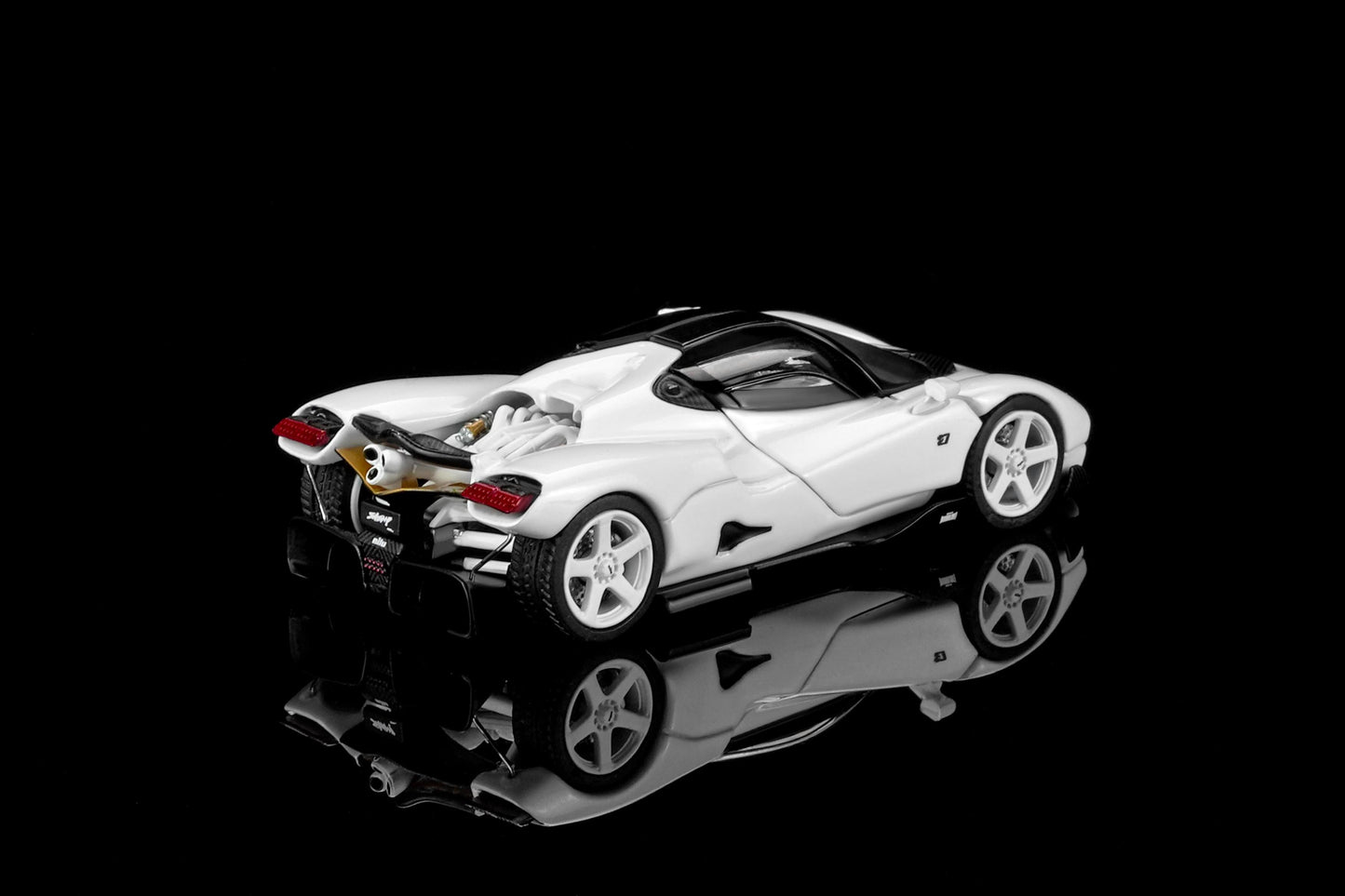 PREORDER Motorhelix 1/64 NILU - Suzuka White M67002 (Approx. Release Date: Q3 2026 and subject to the manufacturer's final decision)