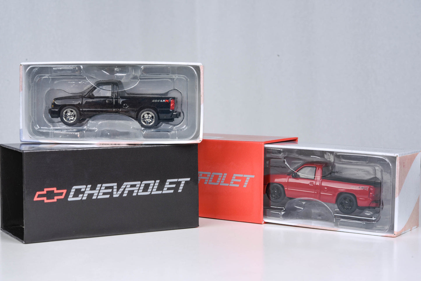 PARA64 1/64 2006 Chevrolet Silverado Single Cab Victory Red PB-55832