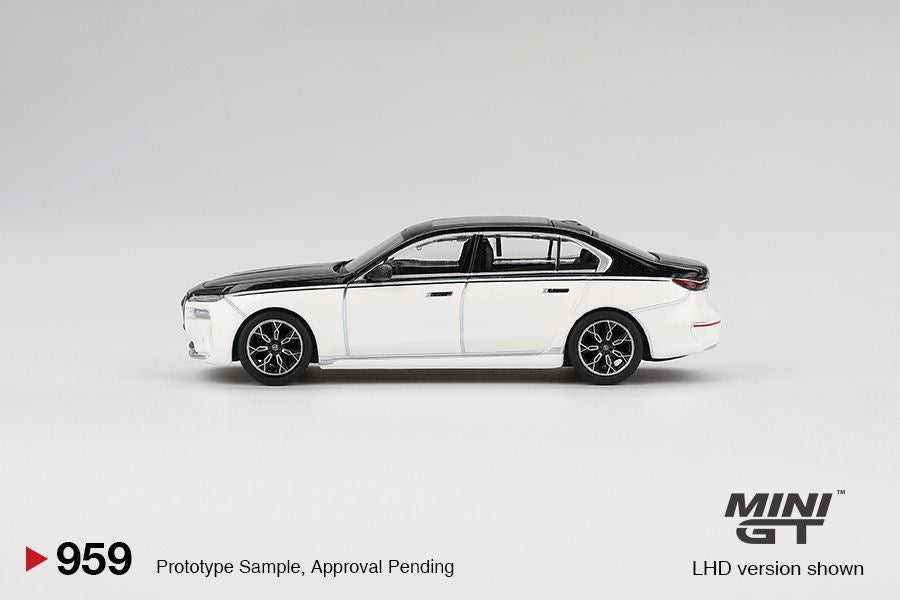 MINI GT 1/64 BMW i7 xDrive60 Alpine White / Black Sapphire MGT00959-BL