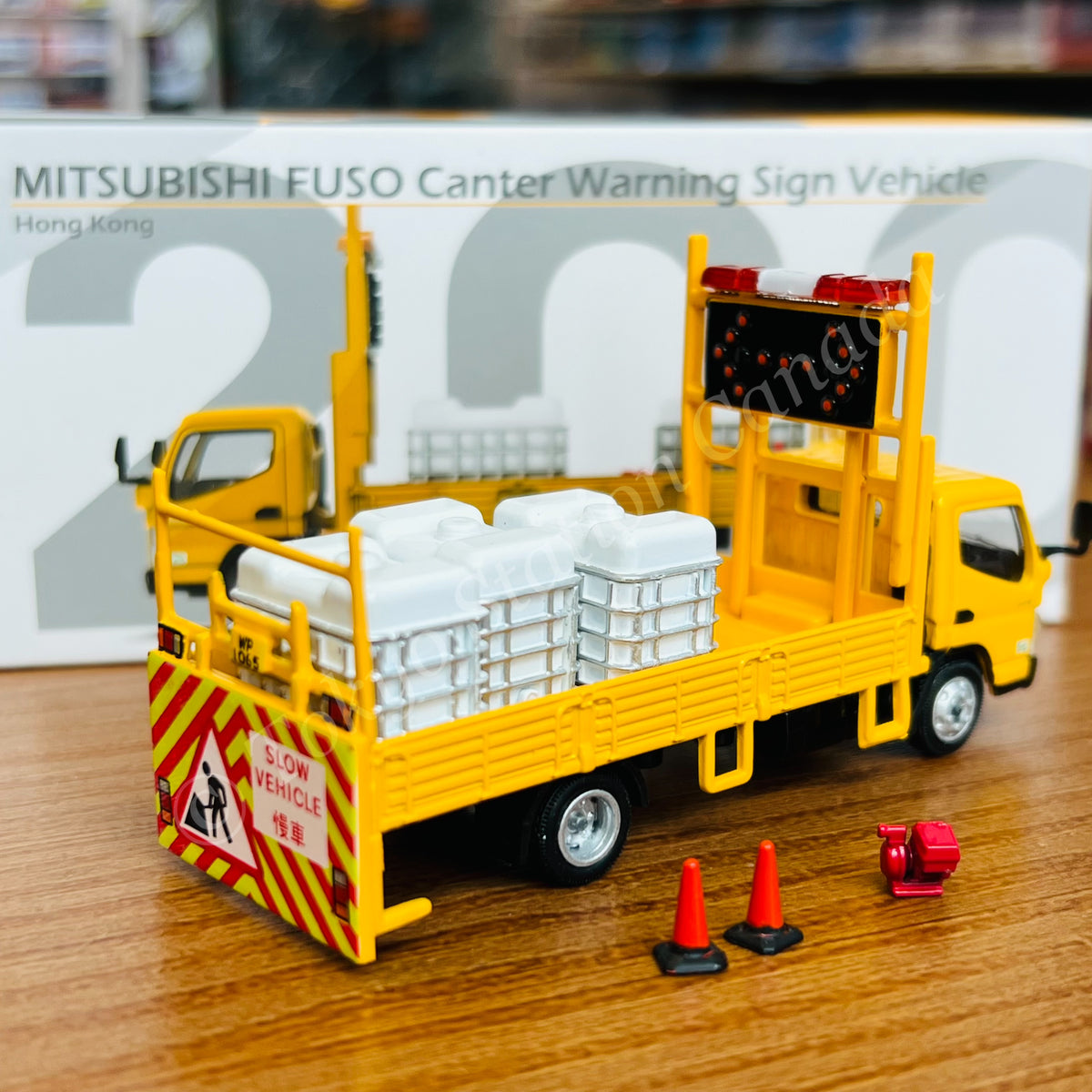 Modèle Réduit Tiny City 200 - Mitsubishi Fuso Canter Véhicule De Signalisation, échelle 1:64, Neuf