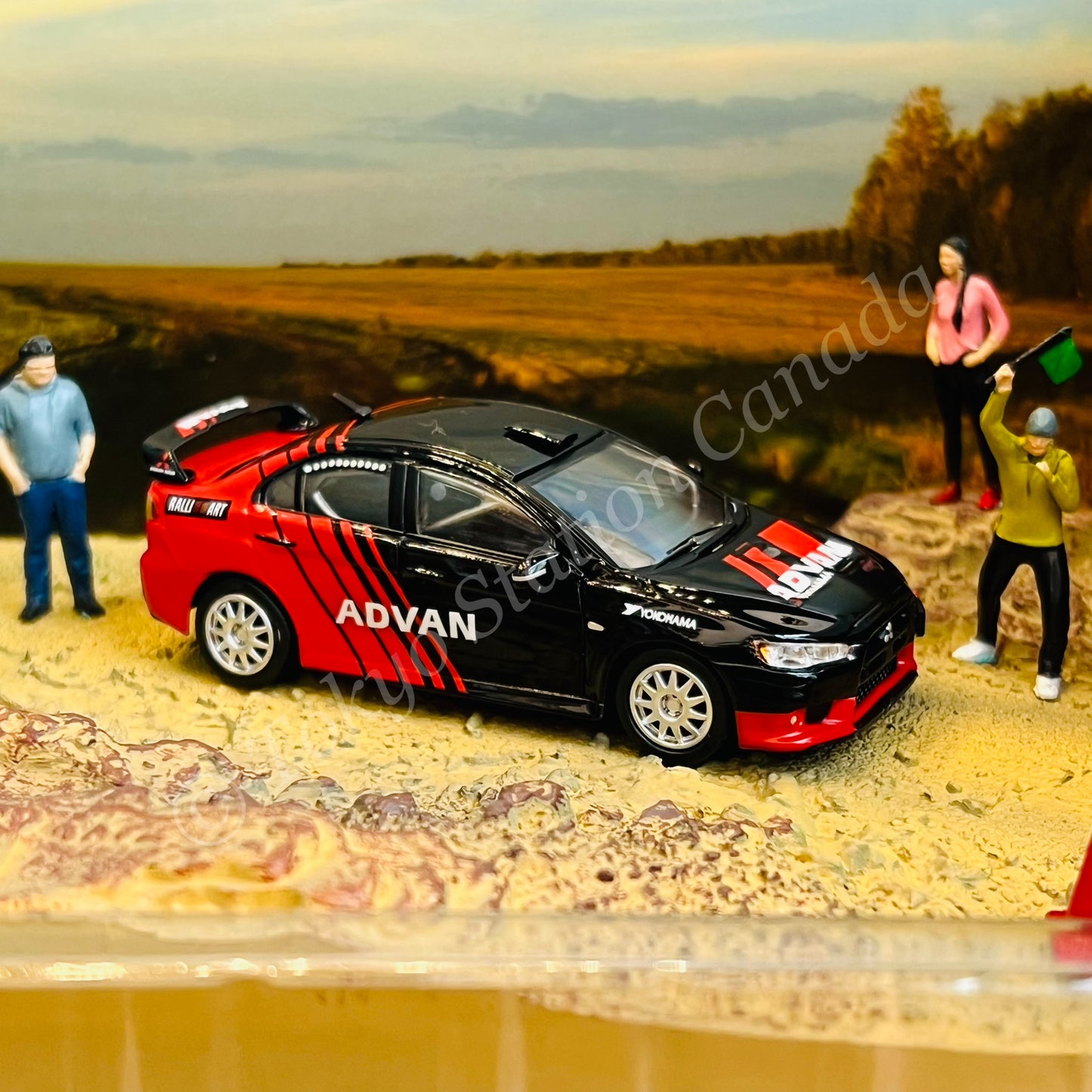 BM CREATIONS JUNIOR 1/64 Mitsubishi Lancer EVO X Advan RHD with Mud Diorama Christmas Version 64B0248