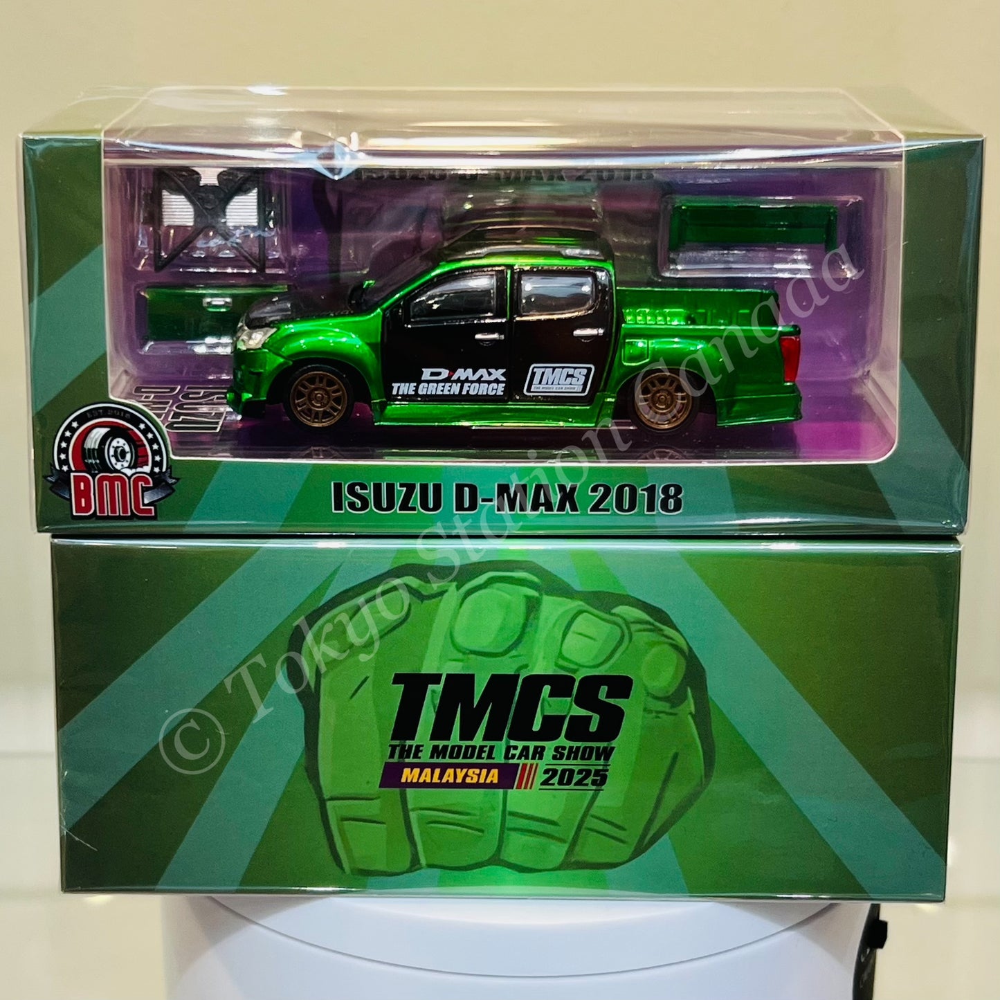 BM Creations 1/64 Isuzu D-MAX 2018 Low Rider Metallic Green (TMCS Malaysia 2025 event model) 64B0466