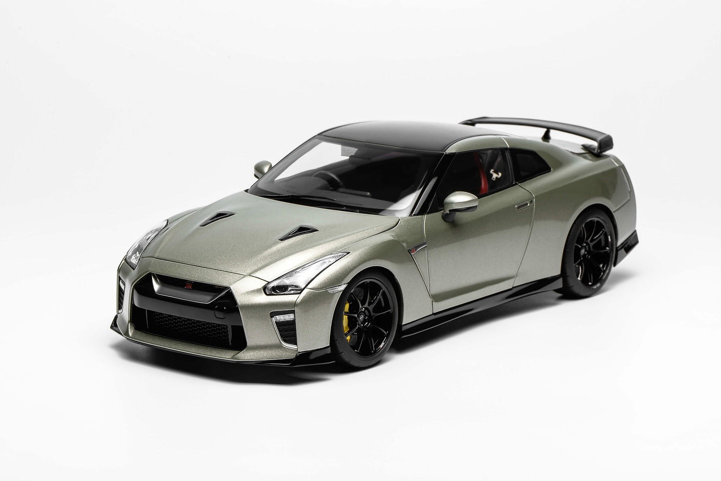 MOTORHELIX 1/18 Nissan GT-R (R35) Track Edition Engineered by