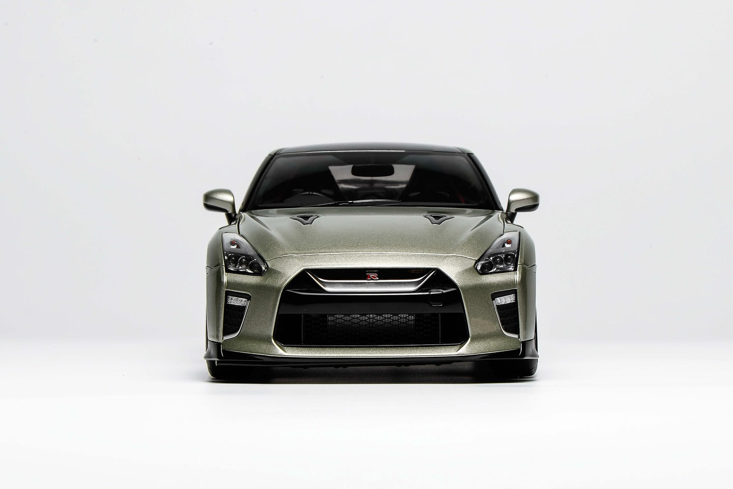 [改造品] 1/18 日産 R35 GT-R 2154(エリジウム) MOTORHELIX 1/18 Nissan GT-R (R35) Track Edition Engineered by