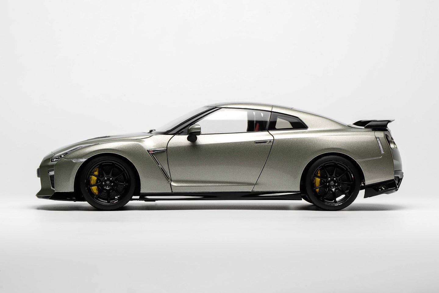 MOTORHELIX 1/18 Nissan GT-R (R35) Track Edition Engineered by NISMO T-Spec 2022 Millennium Jade limited to 599 units M63515
