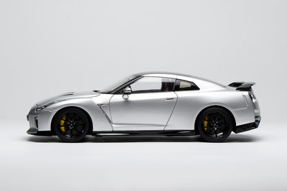 MOTORHELIX 1/18 Nissan GT-R (R35) Track Edition Engineered by NISMO T-Spec 2022 Ultimate Metal Silver limited to 599 units M63517