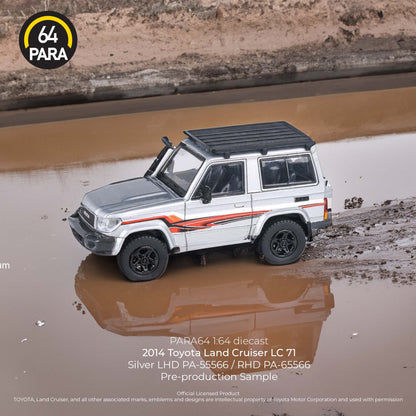 PARA64 1/64 2014 Toyota Land Cruiser 71 Silver w/roof rack PA-55566