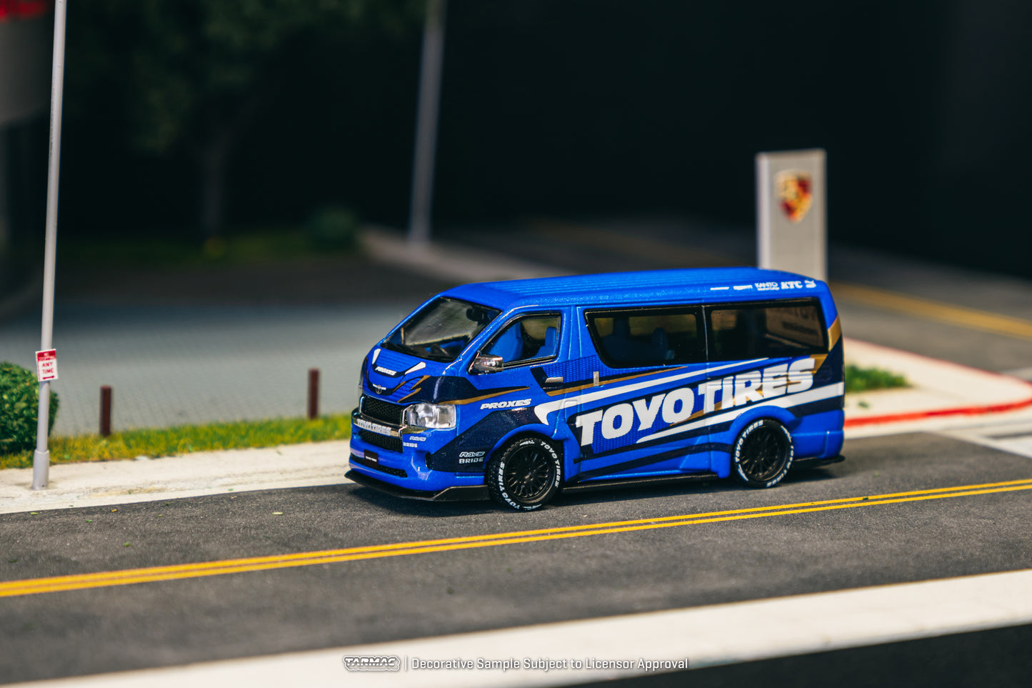 TARMAC WORKS HOBBY64 1/64 Toyota Hiace Widebody Toyo Tires T64-038-TOYO