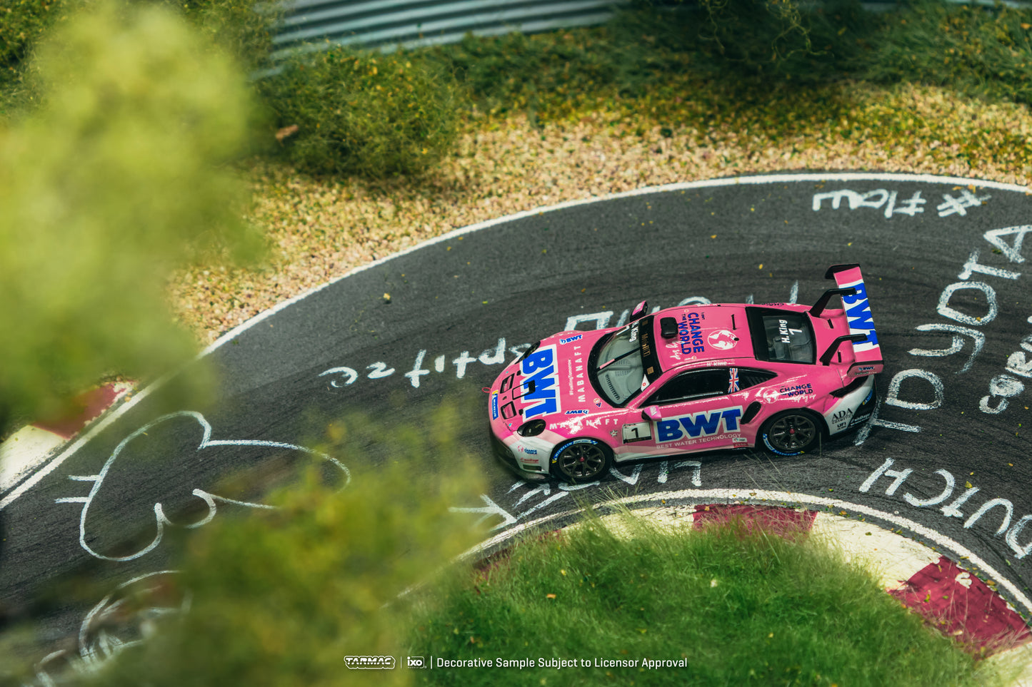 TARMAC WORKS HOBBY64 1/64 Porsche 911 GT3 Cup (992) Porsche Mobil 1 Supercup 2024 Harry King T64-093-24PSC01