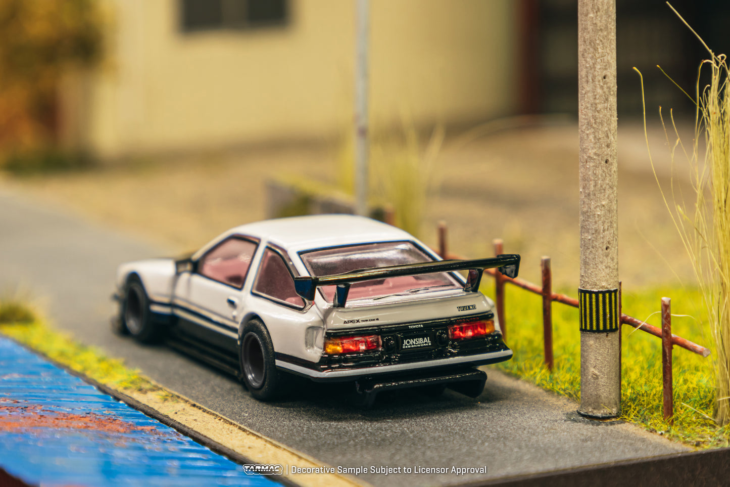 TARMAC WORKS GLOBAL64 1/64 Toyota Sprinter Trueno AE86 Widebody by Jon Sibal White / Black Model Car + Trading Cards Combo Set T64G-060-WB