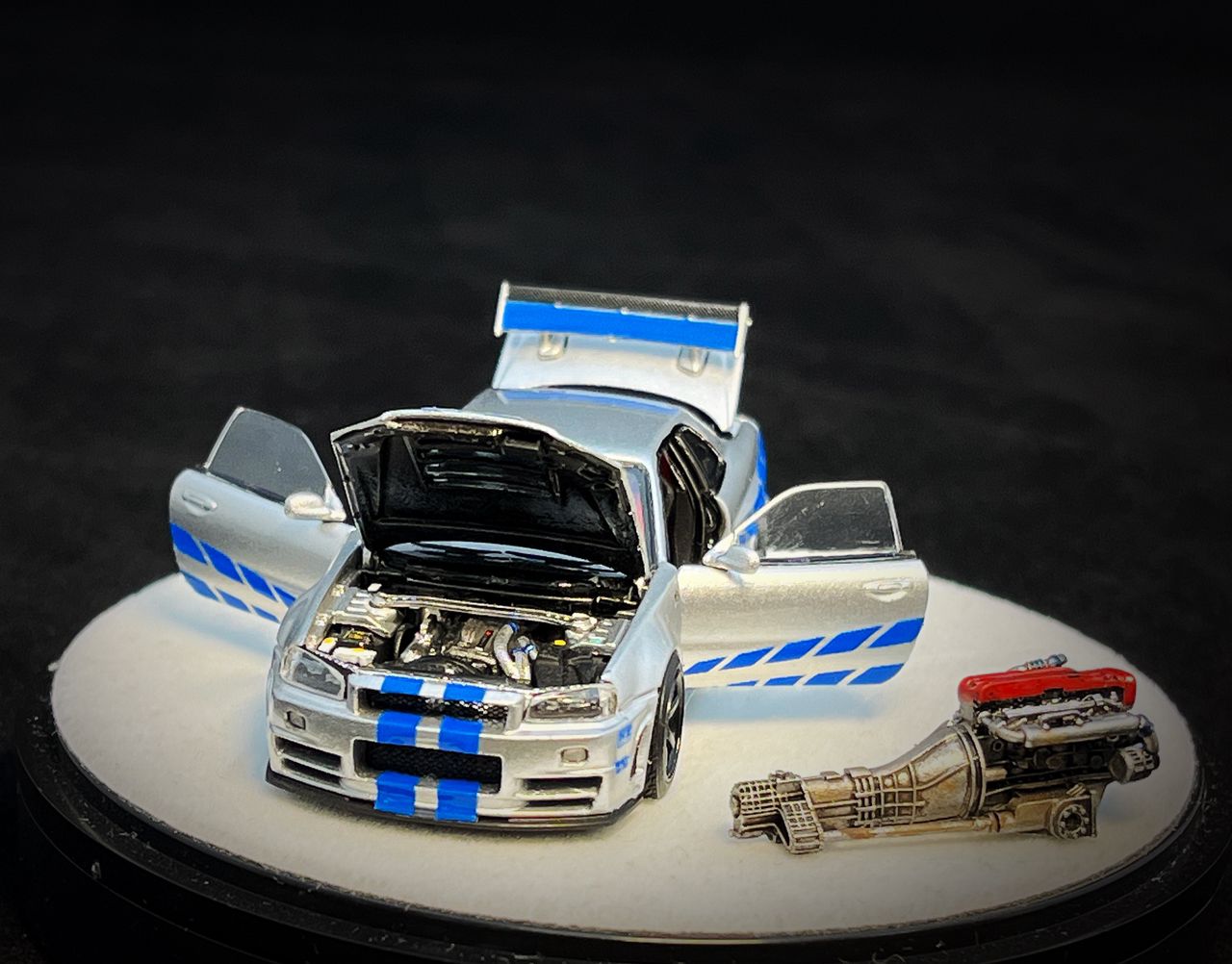 PGM x One Model 1/64 R34 Z Tune Silver Blue Stripe with Engine - Round Box