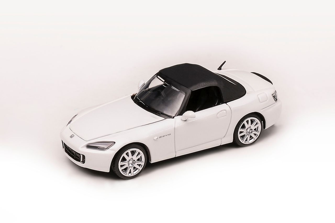 MOTORHELIX 1/64 Honda S2000 (AP2) - Grand Prix White (Magnetic Version)