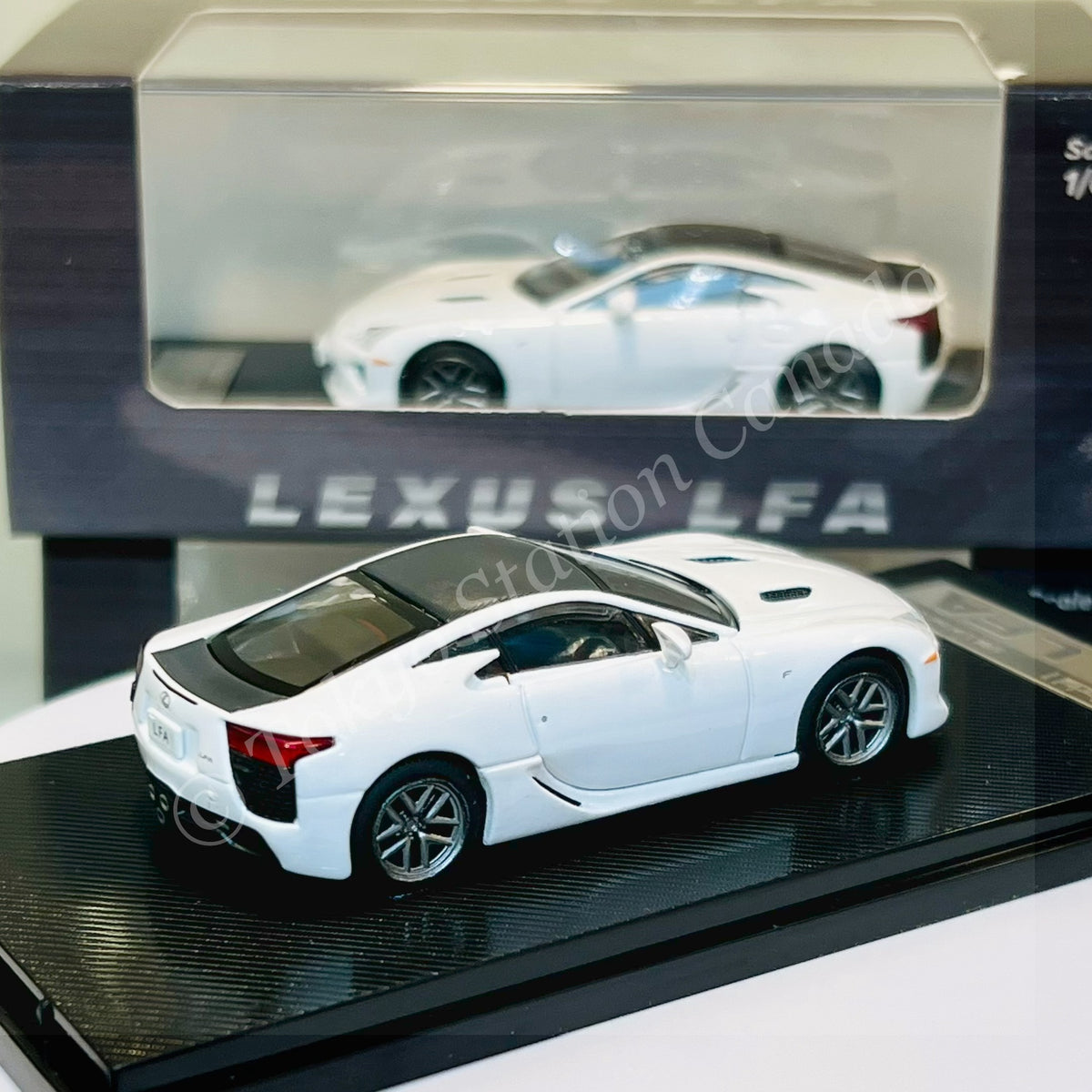 MODEL 1 1/64 Lexus LFA Whitest White/ Carbon RHD C33201 – Tokyo Station