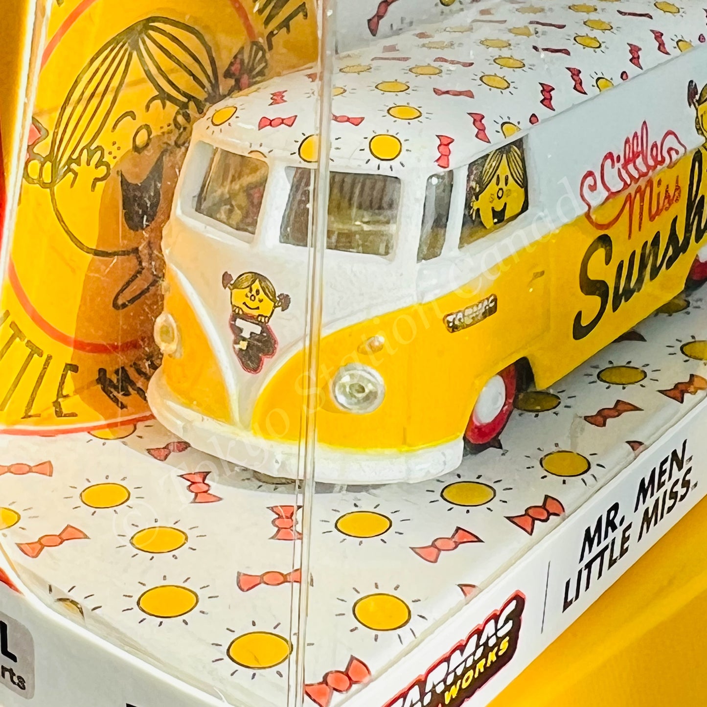TARMAC WORKS COLLAB64 1/64 VW Type II (T1) Panel Van  Mr. Men Little Miss Little Miss Sunshine T64S-005-MMLM
