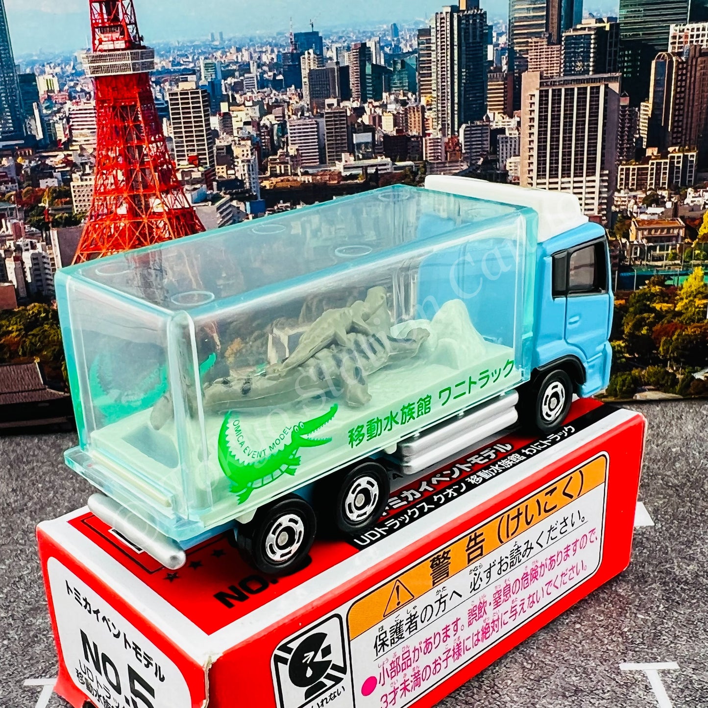TOMICA EVENT MODEL No. 5 Nissan Quon Mobile Aquarium Truck