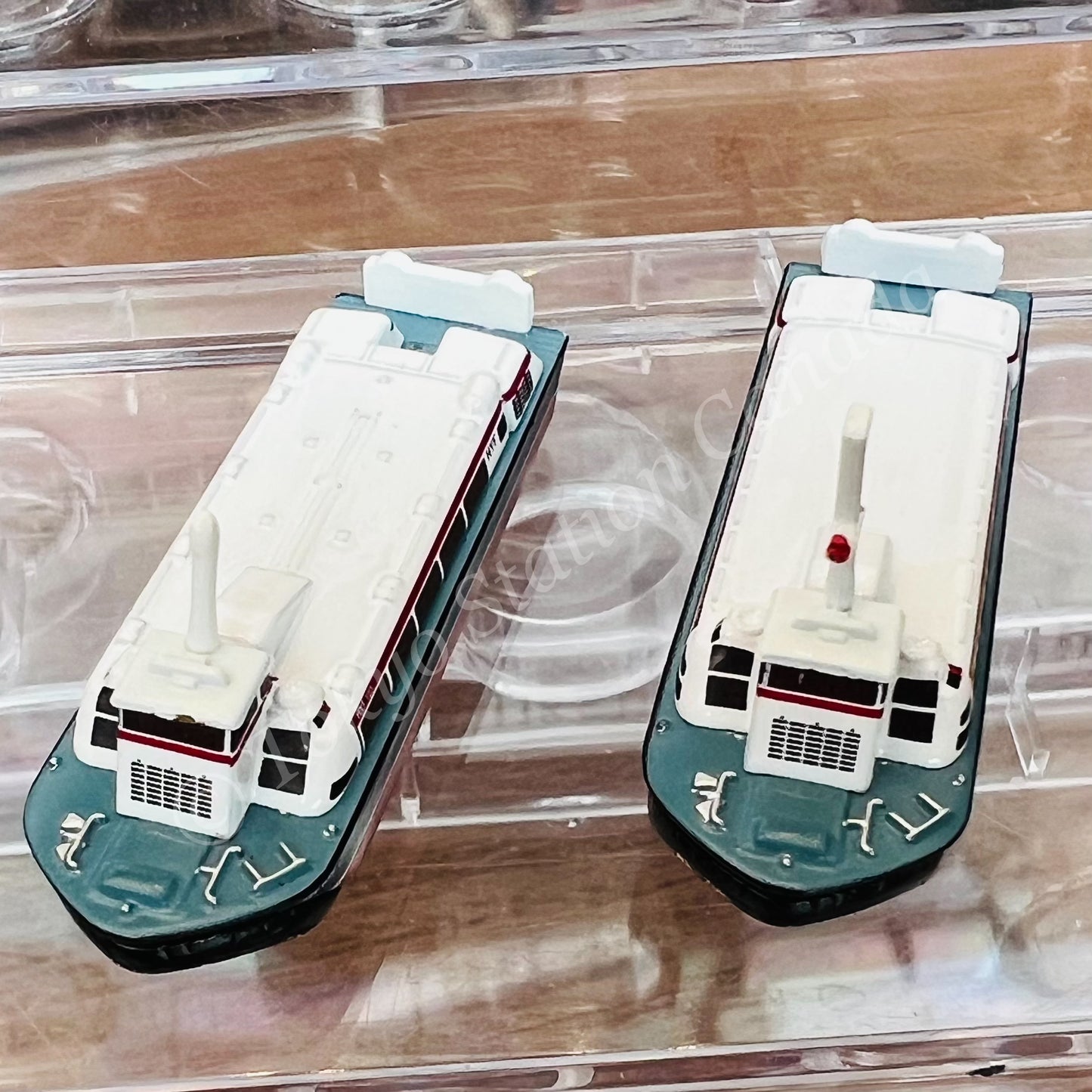 TINY 微影 135 Hongkong and Yaumati Ferry Hovercraft (Set of 2) ATC40014