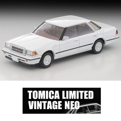 TOMYTEC TLVN 1/64 Toyota Crown Hardtop 3.0 Royal Saloon G (white) 1985 LV-N199c