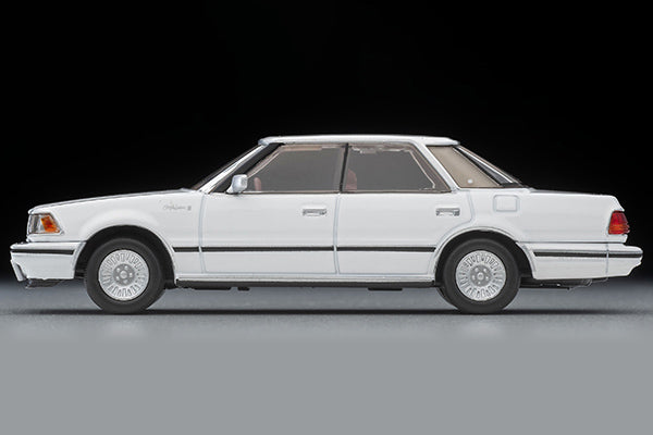 TOMYTEC TLVN 1/64 Toyota Crown Hardtop 3.0 Royal Saloon G (white) 1985 LV-N199c