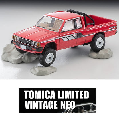 TOMYTEC TLVN 1/64 Datsun Truck 4WD King Cab AD (Red) LV-N320b