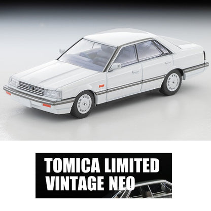 TOMYTEC TLVN 1/64 Nissan Skyline 4-door HT 1800 Passage (white) 1985 LV-N351a