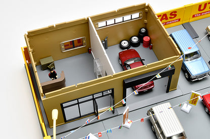 PREORDER TOMYTEC TOMICARAMA VINTAGE 04e Used Car Store "Utilitas"  (Approx. Release Date : FEBRUARY 2023 subject to manufacturer's final decision)