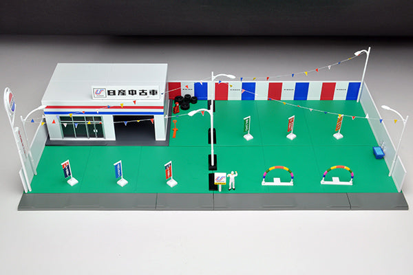 TOMYTEC 1/64 TOMICARAMA Vintage 04d Used Car Store (Nissan Used Car)