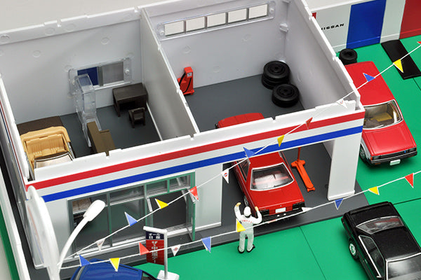 TOMYTEC 1/64 TOMICARAMA Vintage 04d Used Car Store (Nissan Used Car)