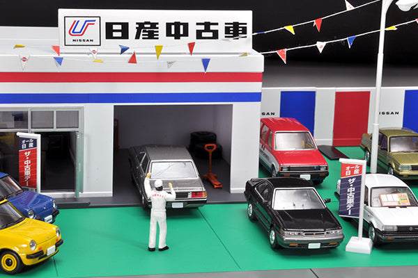 TOMYTEC 1/64 TOMICARAMA Vintage 04d Used Car Store (Nissan Used Car)