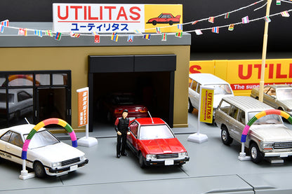 PREORDER TOMYTEC TOMICARAMA VINTAGE 04e Used Car Store "Utilitas"  (Approx. Release Date : FEBRUARY 2023 subject to manufacturer's final decision)