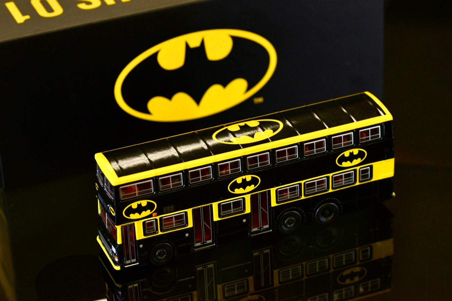 TINY 微影 KMB DENNIS Dragon 12m Batman with display case BUS001
