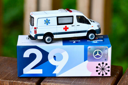 TINY 微影 TW29 Mercedes-Benz Sprinter 4x4 FL Taiwan Military Ambulance 台灣陸軍救護車 ATCTW64047