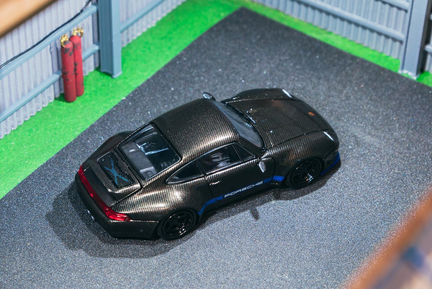 TARMAC WORKS HOBBY64 1/64 993 Remastered By Gunther Werks Black Carbon Fiber T64-TL054-BCF