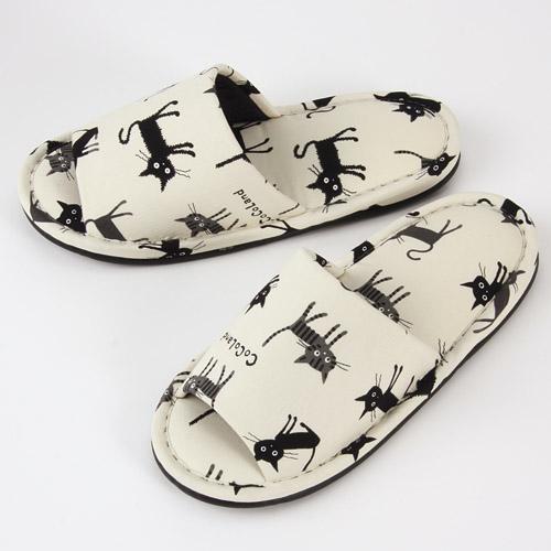 Black Cat Pattern Slipper - White