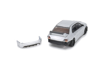 PEAKO 1/64 Mitsubishi 2006 Lancer Evolution IX Silver including a turntable display stand 63500