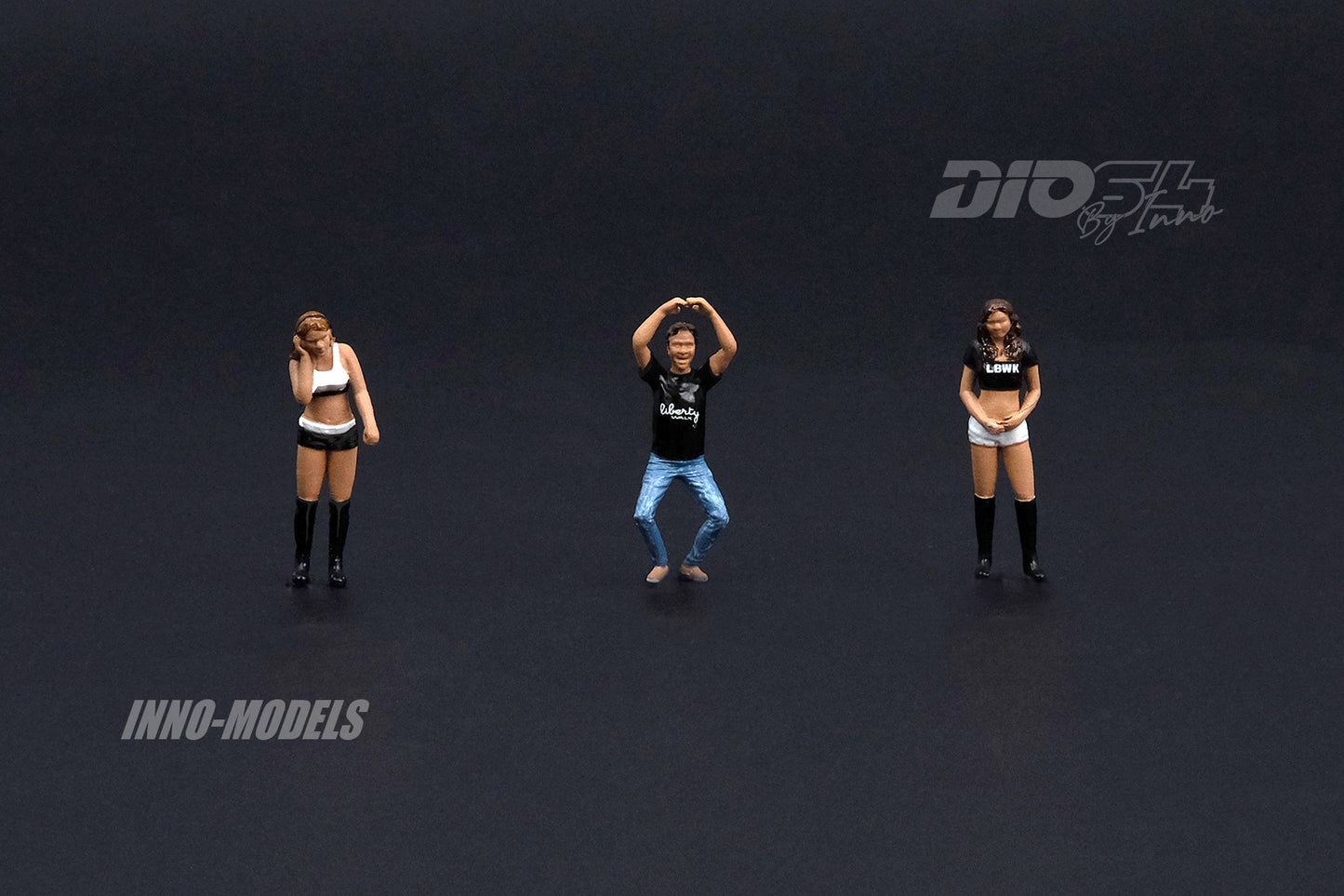 DIO64 by INNO 1/64 LBWK Auto Salon Diorama  Included 997 LBWK Chrome and 3 figures DIO64-001