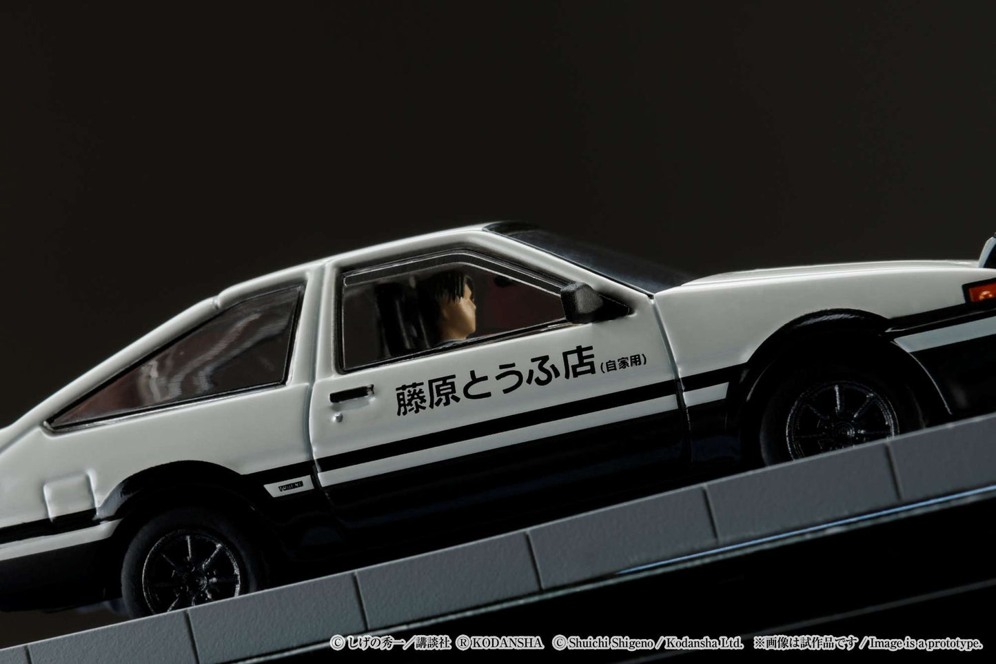 HOBBY JAPAN 1/64 Toyota SPRINTER TRUENO GT APEX AE86 / INITIAL D VS Ryosuke Takahashi With Takumi Fujiwara Figure HJ643008DB