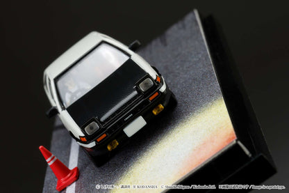 HOBBY JAPAN 1/64 Toyota SPRINTER TRUENO GT APEX AE86 / INITIAL D VS Tomoyuki Tachi With Takumi Fujiwara Figure HJ643008DC