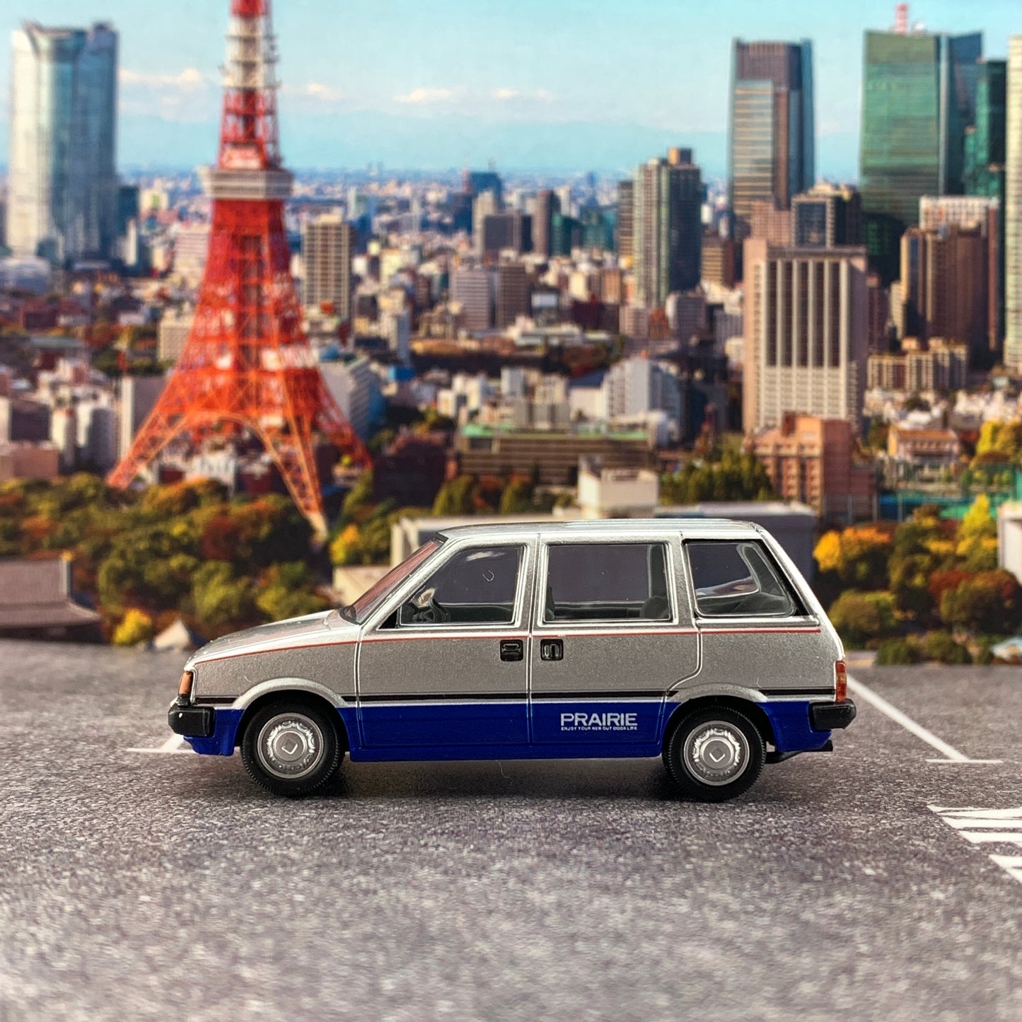 Tomica Limited Vintage 1/64 Nissan Prairie Extra JW-G LV-N115b