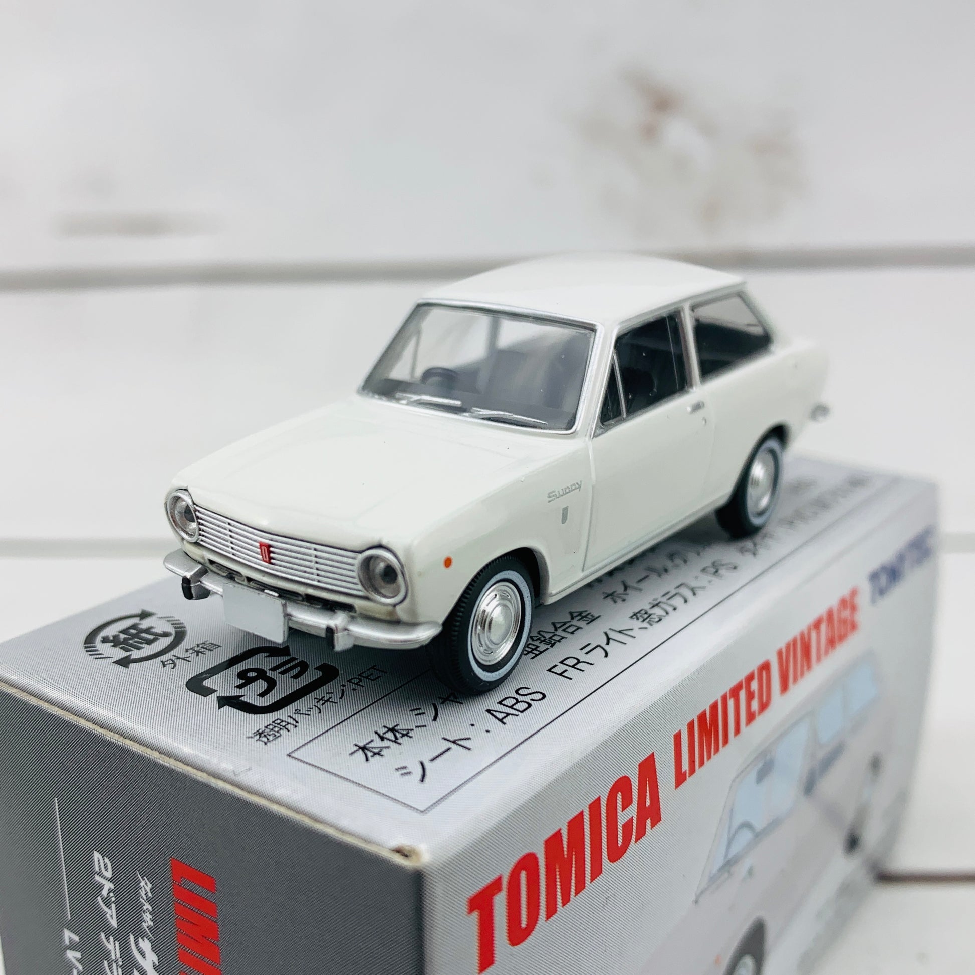Tomica Limited Vintage 1/64 Datsun Sunny 1000 DX WHITE (1966) LV-83c