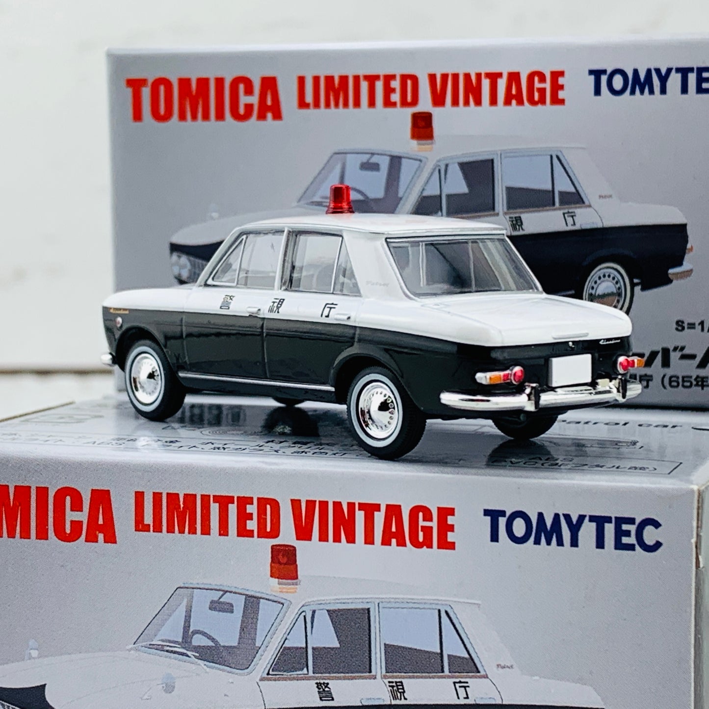 Tomica Limited Vintage 1/64 Datsun Bluebird Patrol Car (1965) LV-183a