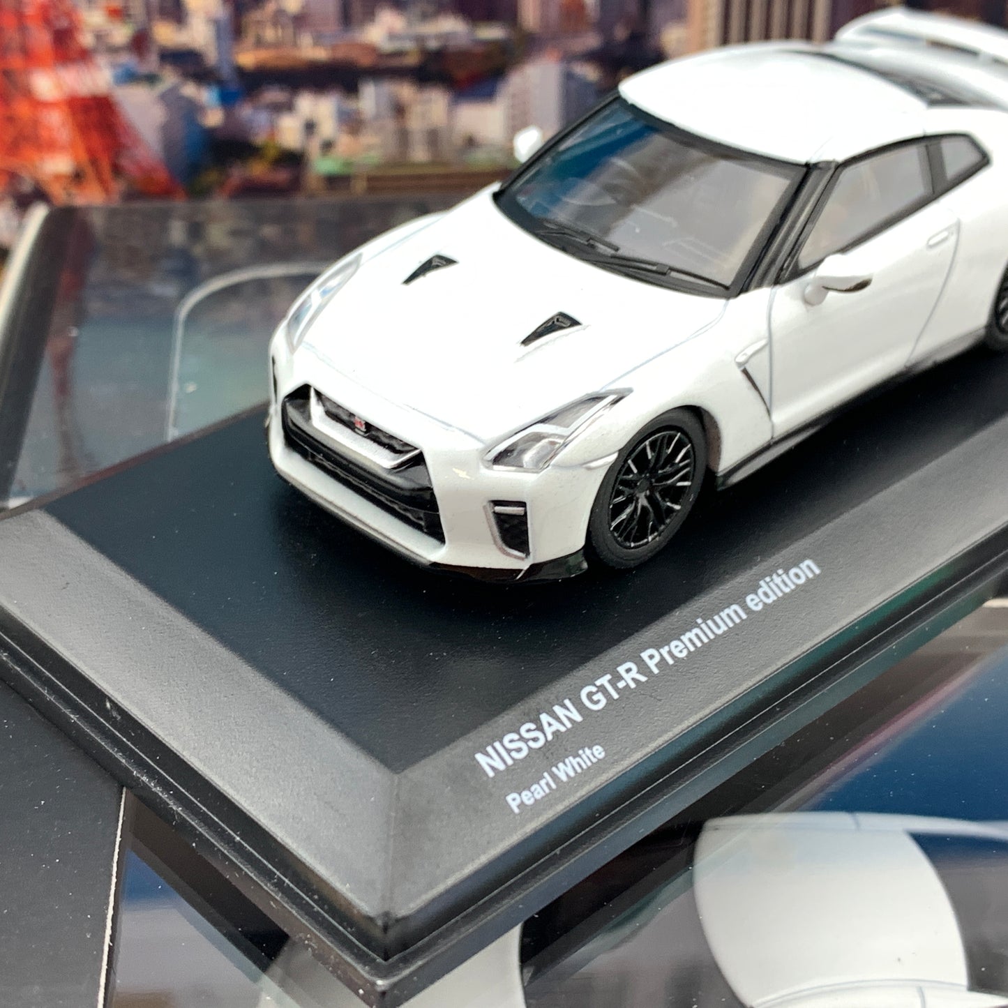 KYOSHO 1/64 NISSAN GTR Premium Edition Pearl White KS07067W